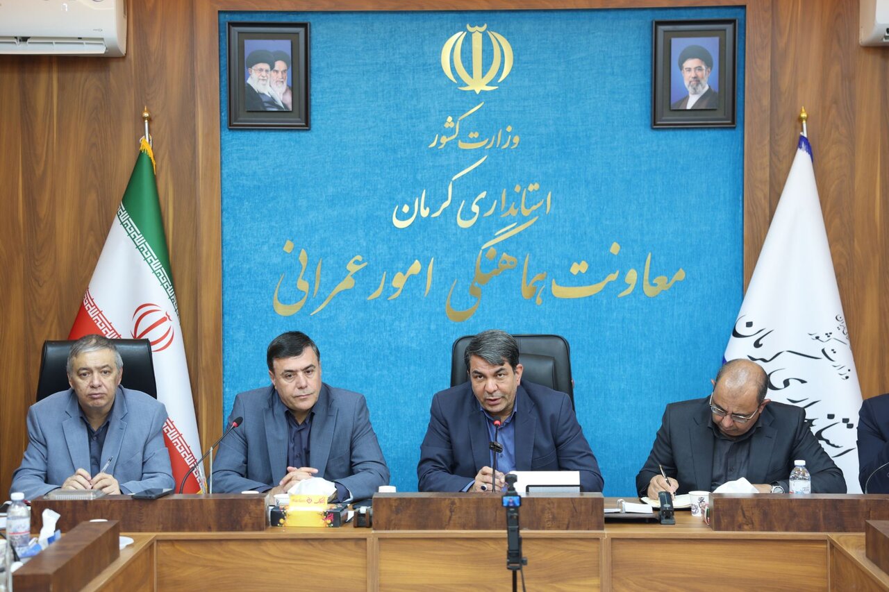 استاندار کرمان: صنایع بزرگ در اجرای نیروگاههای خورشیدی عقب ماندهاند استاندار کرمان: صنایع بزرگ در اجرای نیروگاههای خورشیدی عقب ماندهاند