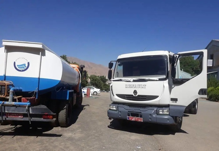 تانکر‌های آبرسان در خدمت آیین وداع با امام شهید