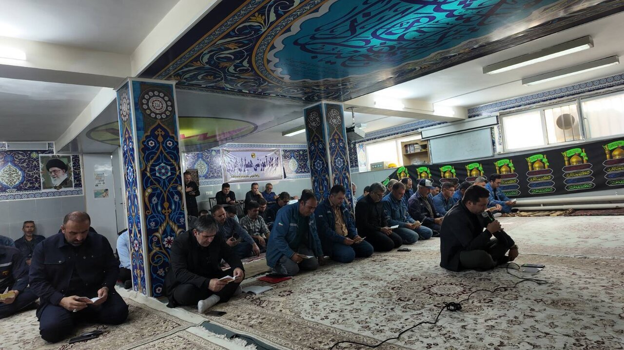 تاکید کارکنان صنعت برق آذربایجان غربی بر ادامه راه رهبر شهید با خدمت به مردم تاکید کارکنان صنعت برق آذربایجان غربی بر ادامه راه رهبر شهید با خدمت به مردم