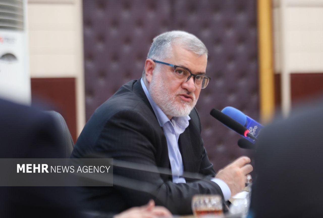 تأکید استاندار تهران بر شتاببخشی به توسعه انرژیهای تجدیدپذیر تأکید استاندار تهران بر شتاببخشی به توسعه انرژیهای تجدیدپذیر