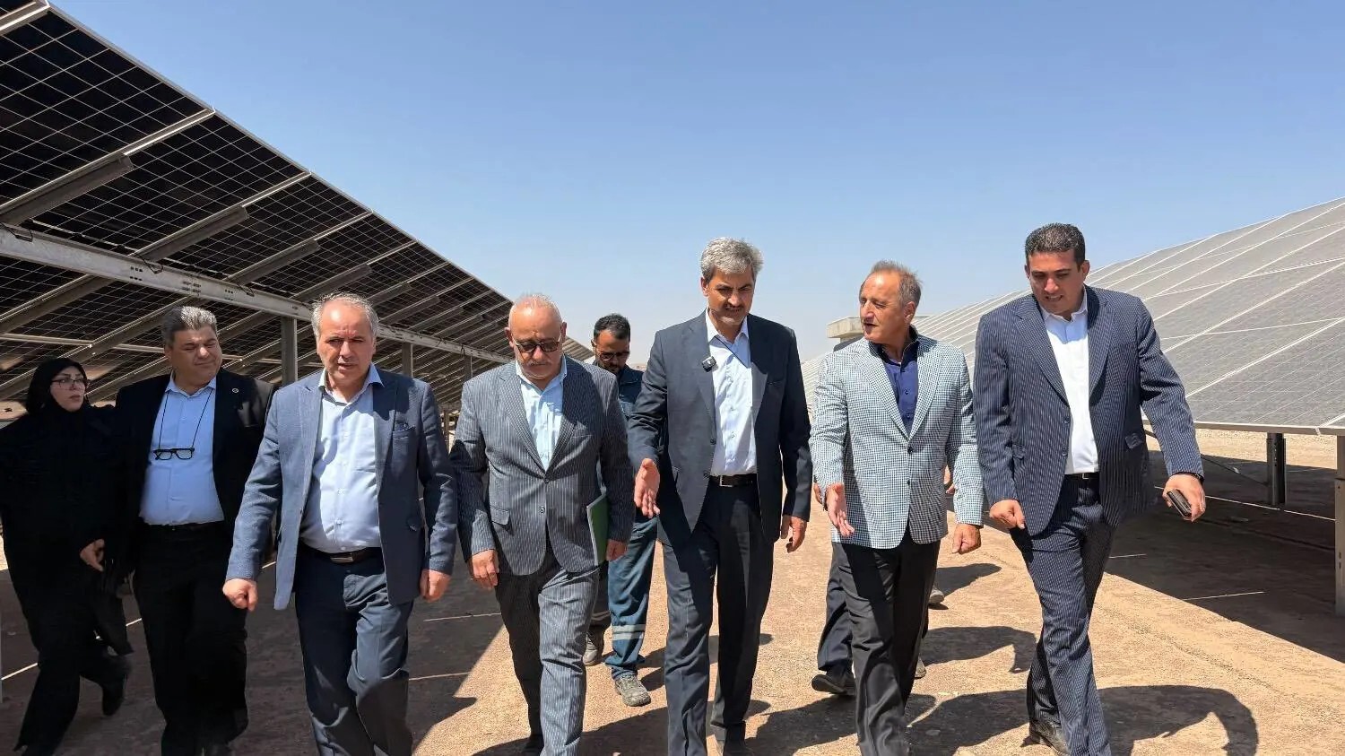 هدف گذاری ۱۰ هزار مگاوات ظرفیت نیروگاههای خورشیدی در استان تهران هدف گذاری ۱۰ هزار مگاوات ظرفیت نیروگاههای خورشیدی در استان تهران